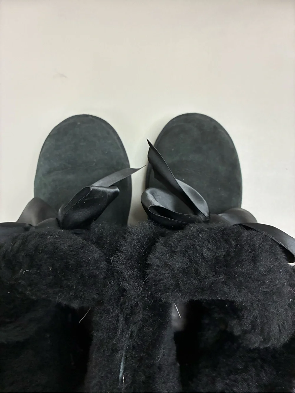UGG Gita Bow Mini Black Boots Women’s Size 5